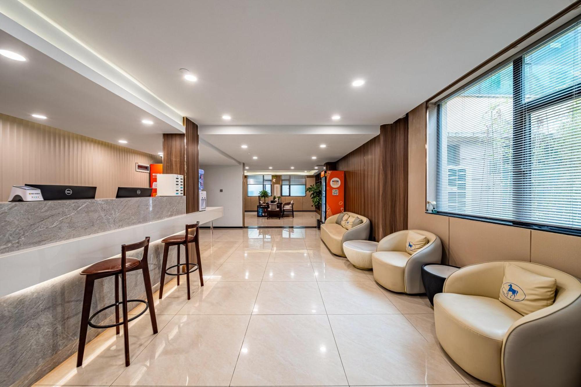 Yue Lv Hotel 2*
